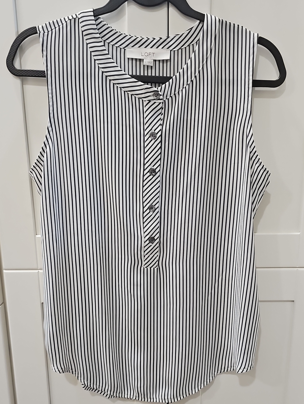 LOFT  Sleeveless Button  Blouse